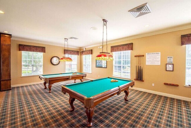 Building Photo - 625 Fairway Dr