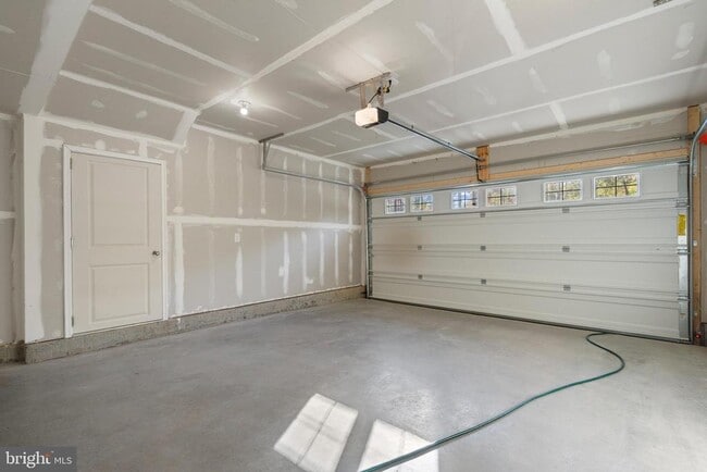 Building Photo - 520 Downswing Rd