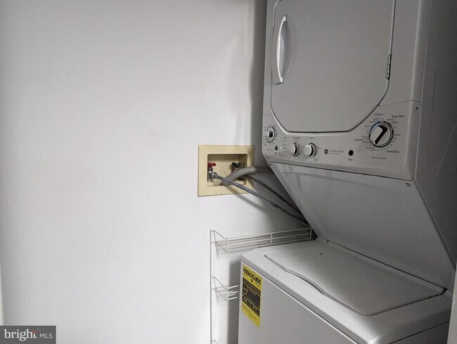 Building Photo - 1076 Spring Valley Ct