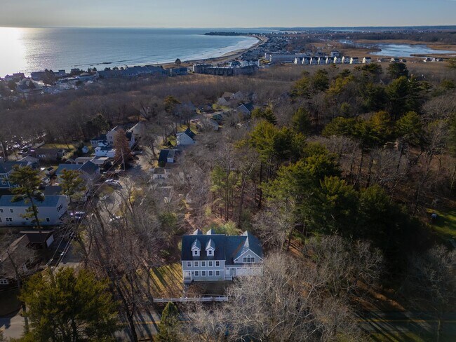 Building Photo - 156 N Shore Rd