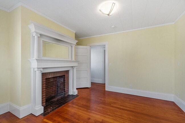 Building Photo - 733 Hale St