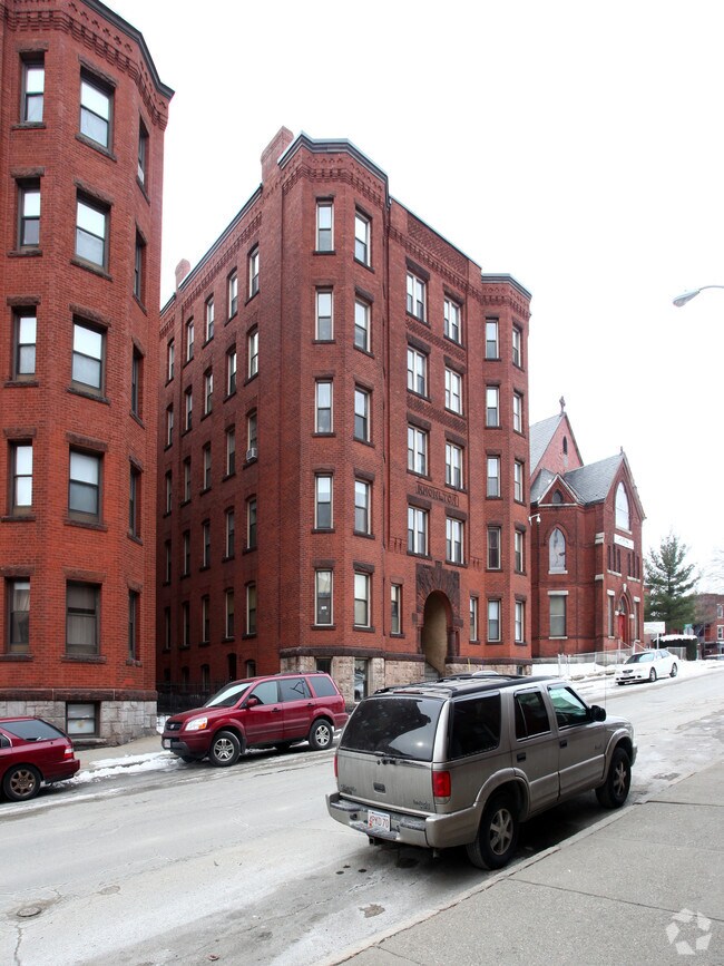 Building Photo - 51 Wellington St