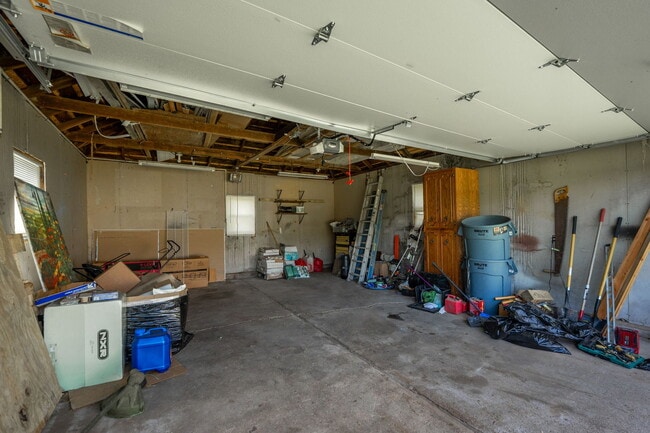 Building Photo - 7496 Wolf Rd