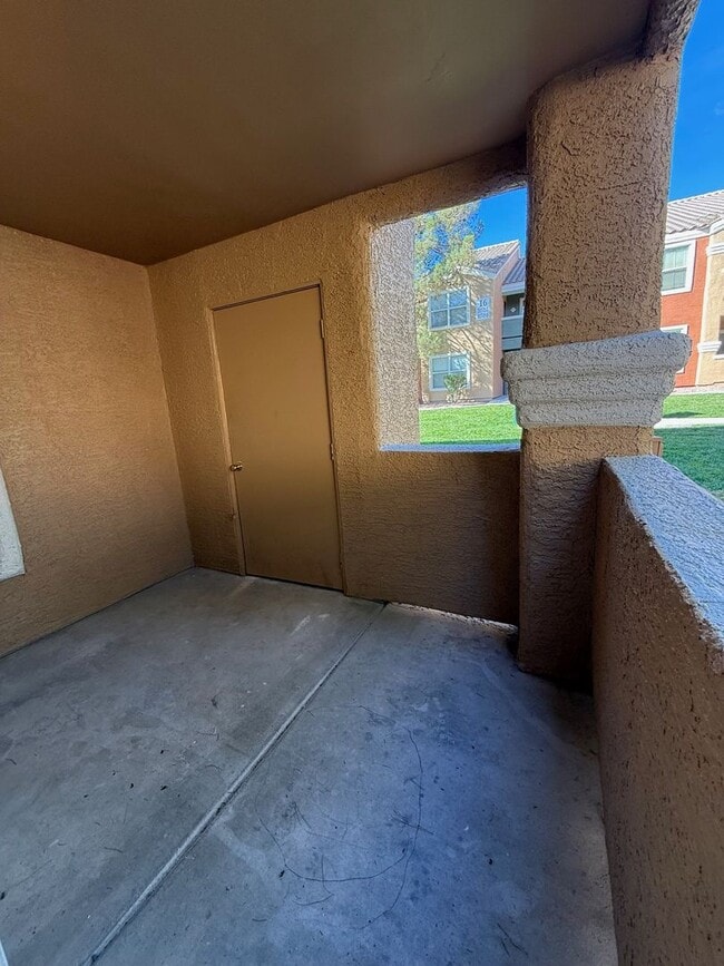 Building Photo - TWO BEDROOM TWO BATH GROUND FLOOR CORNER C...