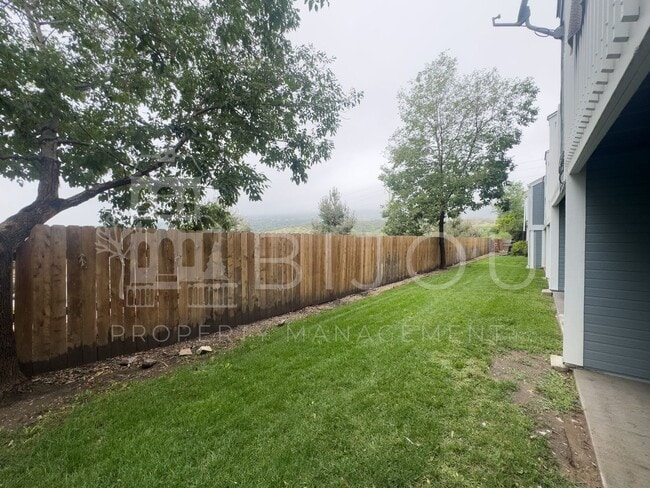 Building Photo - Gold Hill Townhome