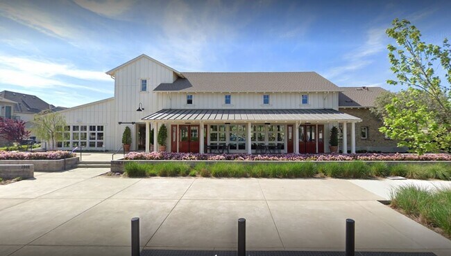 Building Photo - Nice 1 Bed 1 Bath upstairs apartment in the Cannery Neighborhood