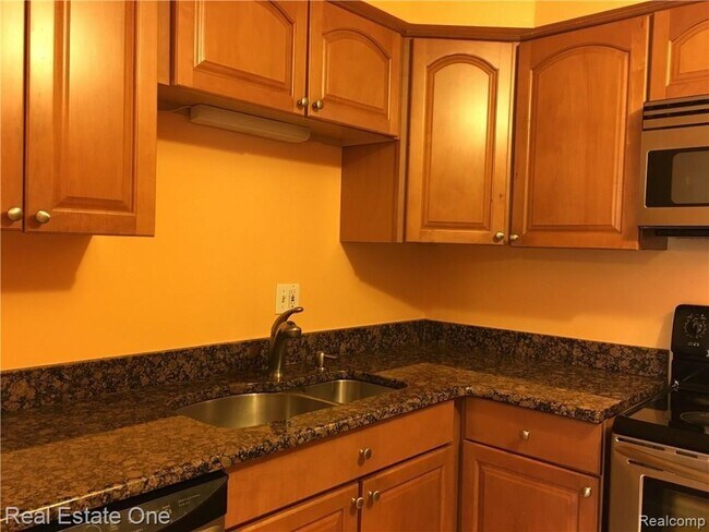 Building Photo - 100 W Hickory Grove Rd