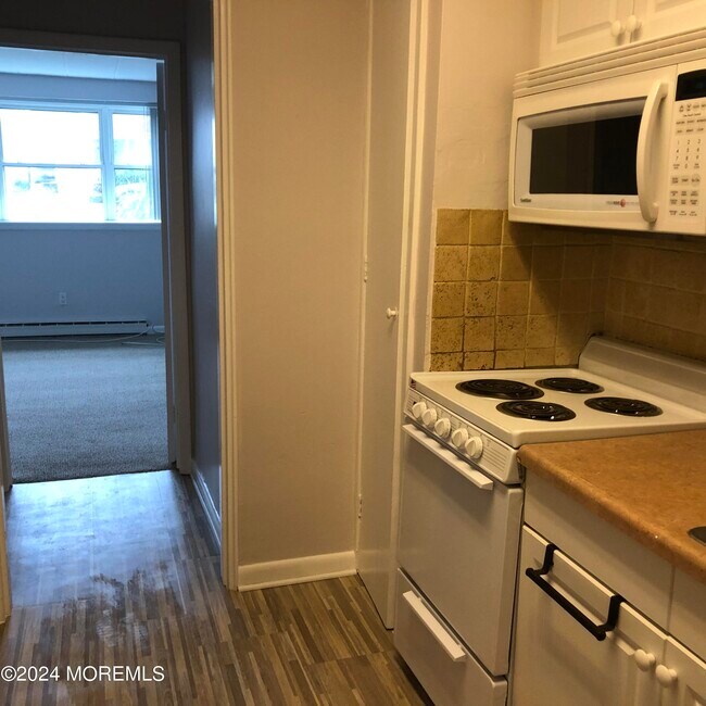 Building Photo - 200 Ocean Park Ave