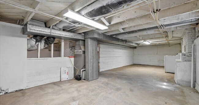 Building Photo - Remodeled 5BR Vintage Gem in Prime West Seattle