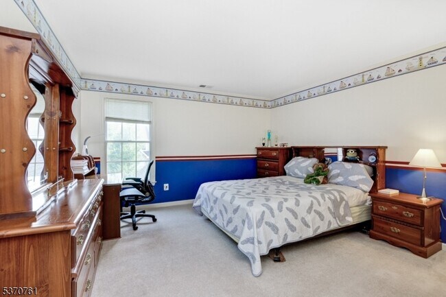 Building Photo - 250 Patriot Hill Dr
