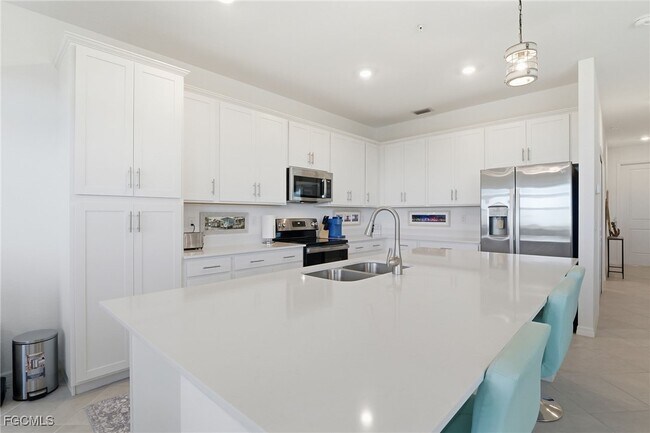 Building Photo - 14161 Heritage Landing Blvd