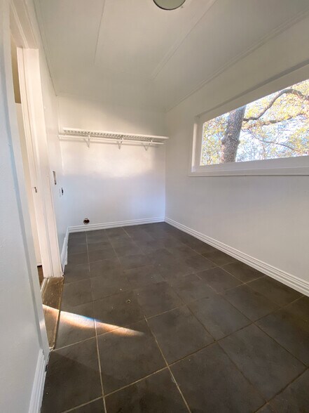 Building Photo - 109 E 3rd St