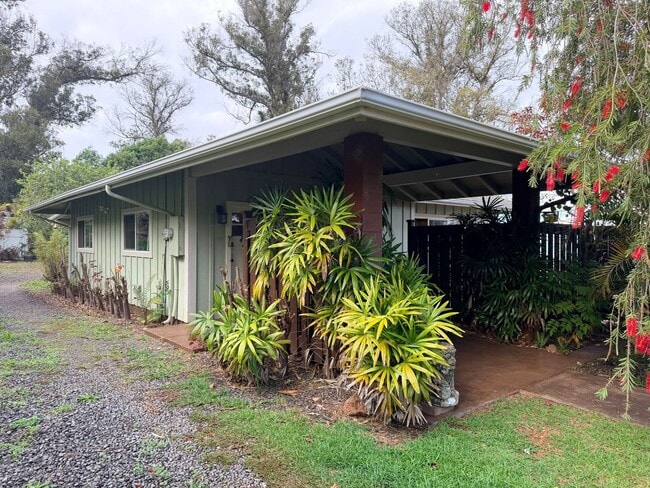 Building Photo - Piiholo Country Home