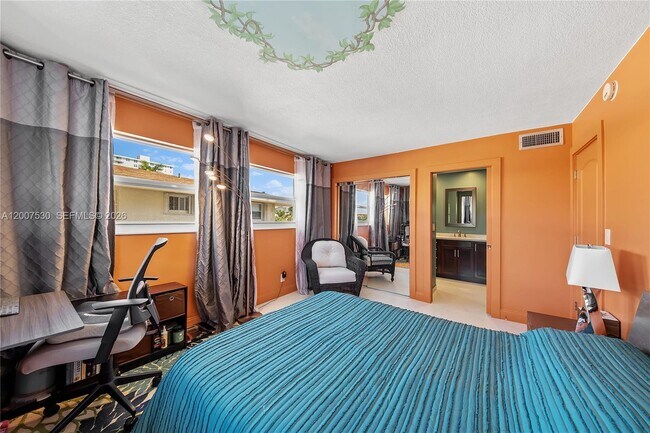 Building Photo - 470 Paradise Isle Blvd
