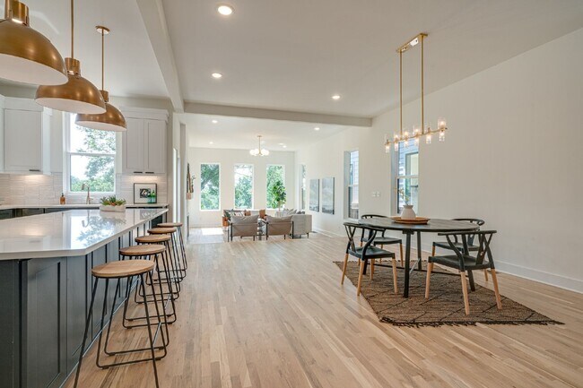 Building Photo - LIKE NEW - Beautiful 4 or 5 BR in Lockelan...