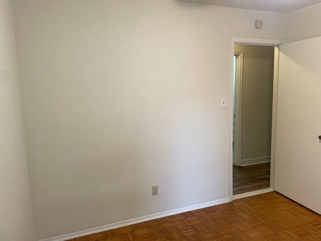 Building Photo - Great Refreshed Home