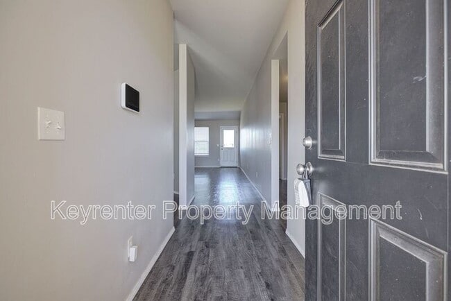 Building Photo - 209 SE 4th St