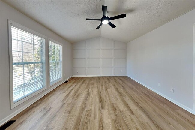 Building Photo - 778 Summer Dr NW