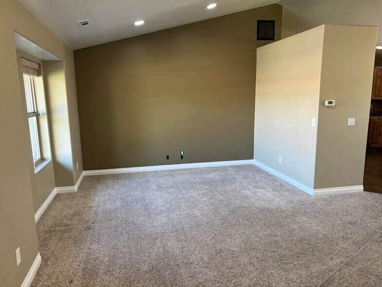 Building Photo - 5223 S 4700 W