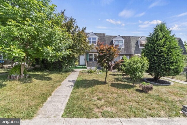 Building Photo - 2119 Delmar Dr