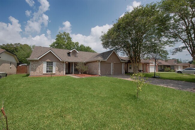 Building Photo - 2914 Tarpon Dr