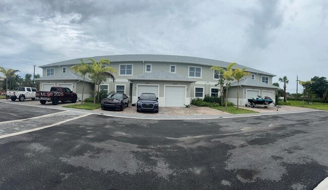 Primary Photo - 4221 Gulfstream Rd