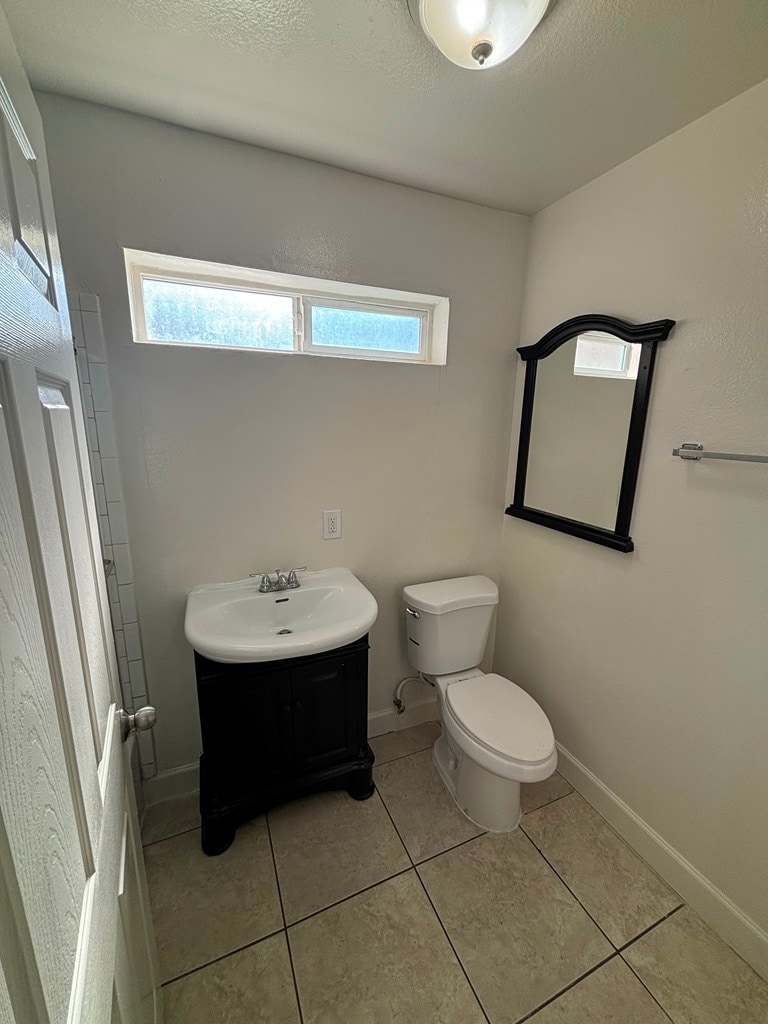 Building Photo - 705 E 52nd Pl