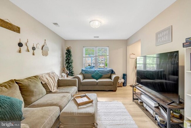 Building Photo - 14831 Basingstoke Loop