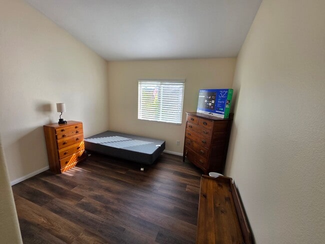 Building Photo - 2432 Papyrus Ct