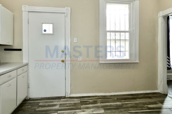 Building Photo - 834 Prouty Ave