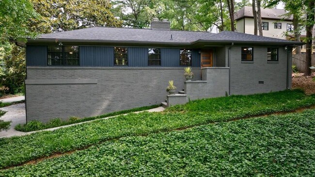 Primary Photo - 776 Windsor Pkwy