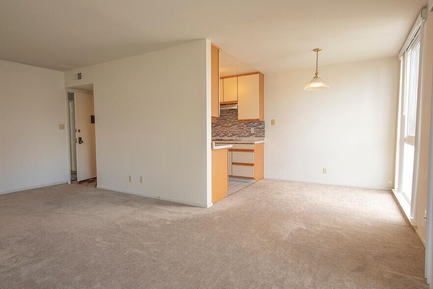 Building Photo - 183 Del Medio Ave