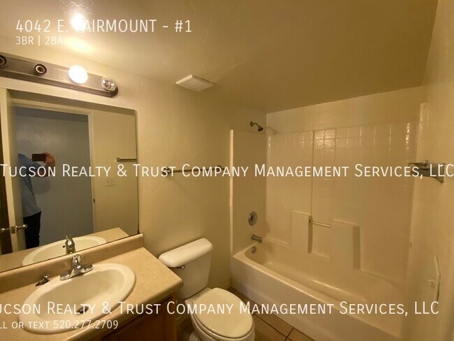 Building Photo - 4042 E. FAIRMOUNT-#1