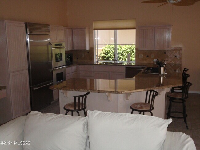 Building Photo - 65535 E Desert Side Dr