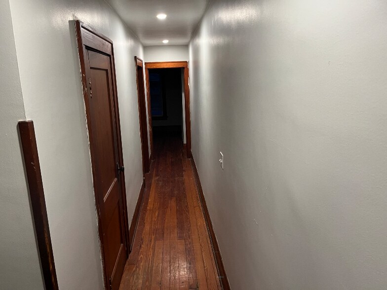 Building Photo - 221-223-223 S State St