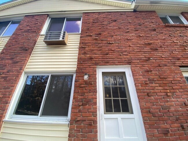Building Photo - 18 Concord Ave