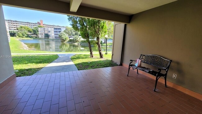 Building Photo - 1690 NE 191st St