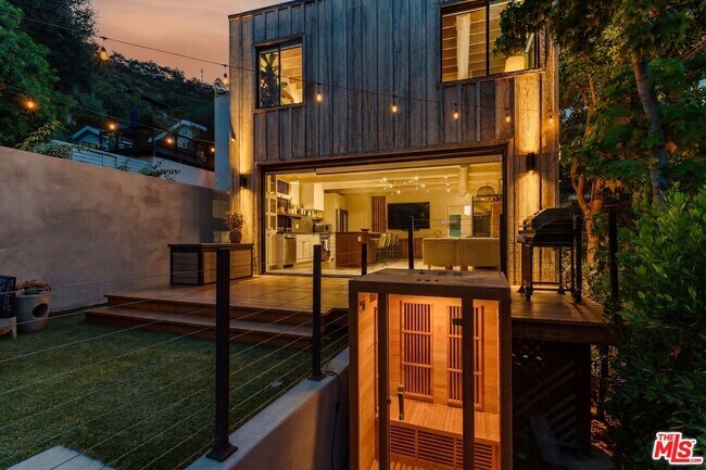 Building Photo - 8550 Ridpath Dr