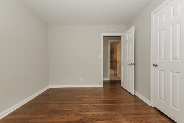 Building Photo - 195 Greenway Dr