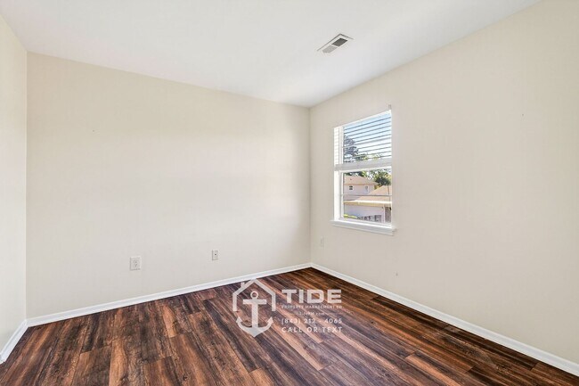 Building Photo - Comfortable Living Near Greenway Access