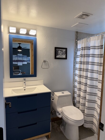 Primary ensuite bathroom. NOT AVAILABLE - 3200 S Litzler Dr