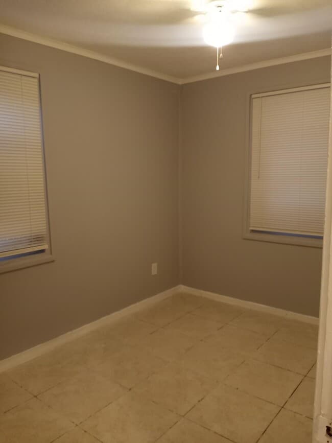 Building Photo - 522 W 3rd St