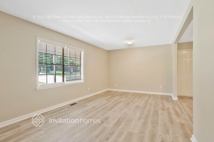 Building Photo - 2045 Devore Dr SW