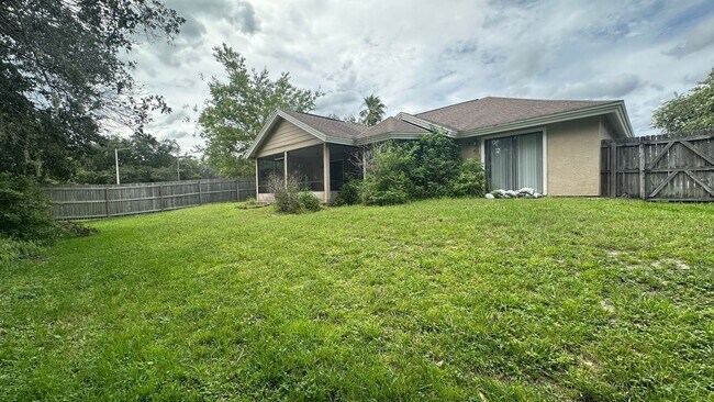 Building Photo - 487 Carrigan Ave