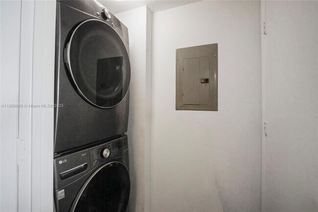 Building Photo - 50 Biscayne Blvd