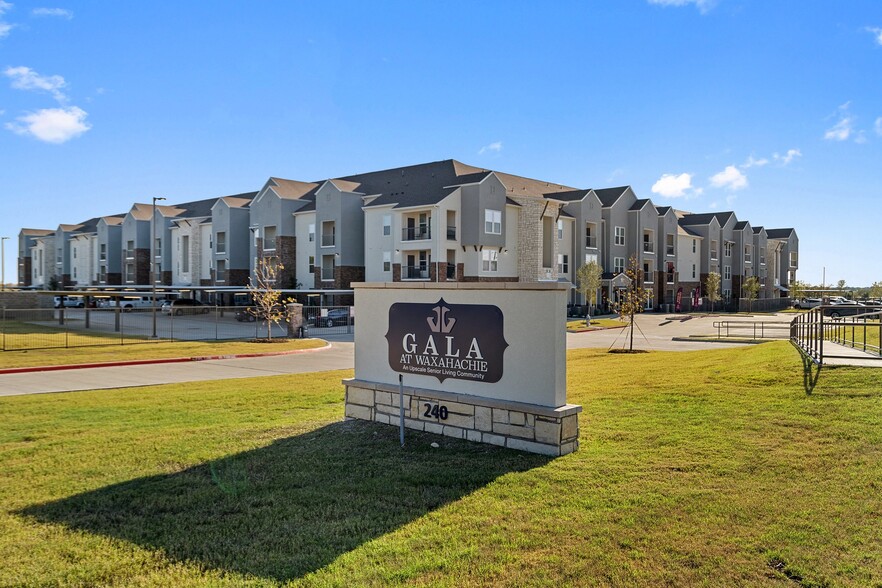 Building Photo - Gala at Waxahachie