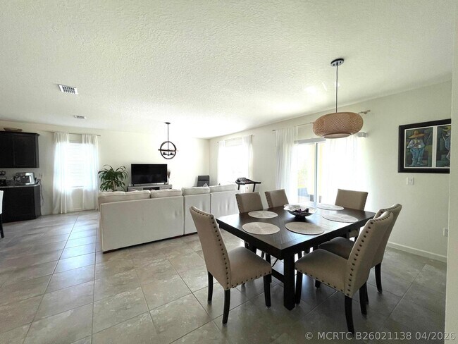 Building Photo - 10574 SW Cambria Ln