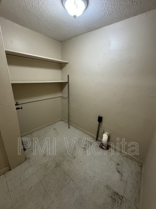 Building Photo - 2043 N Minnesota St