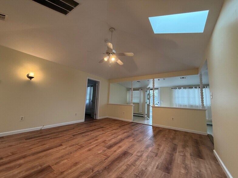 Building Photo - 590 Princeton Ave