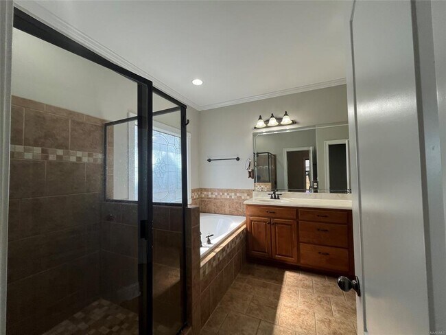 Building Photo - 532 Overton Dr